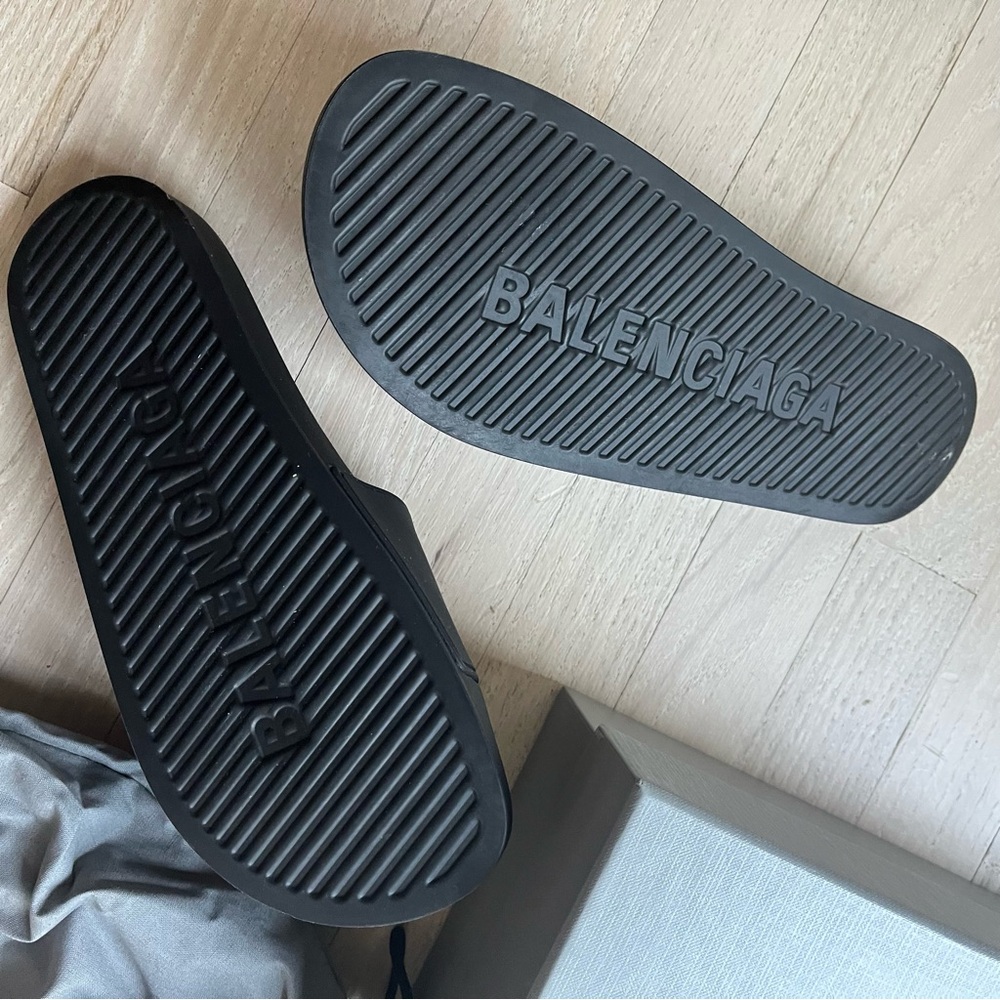 Balenciaga Logo Slides in Black - Picture 6 of 7